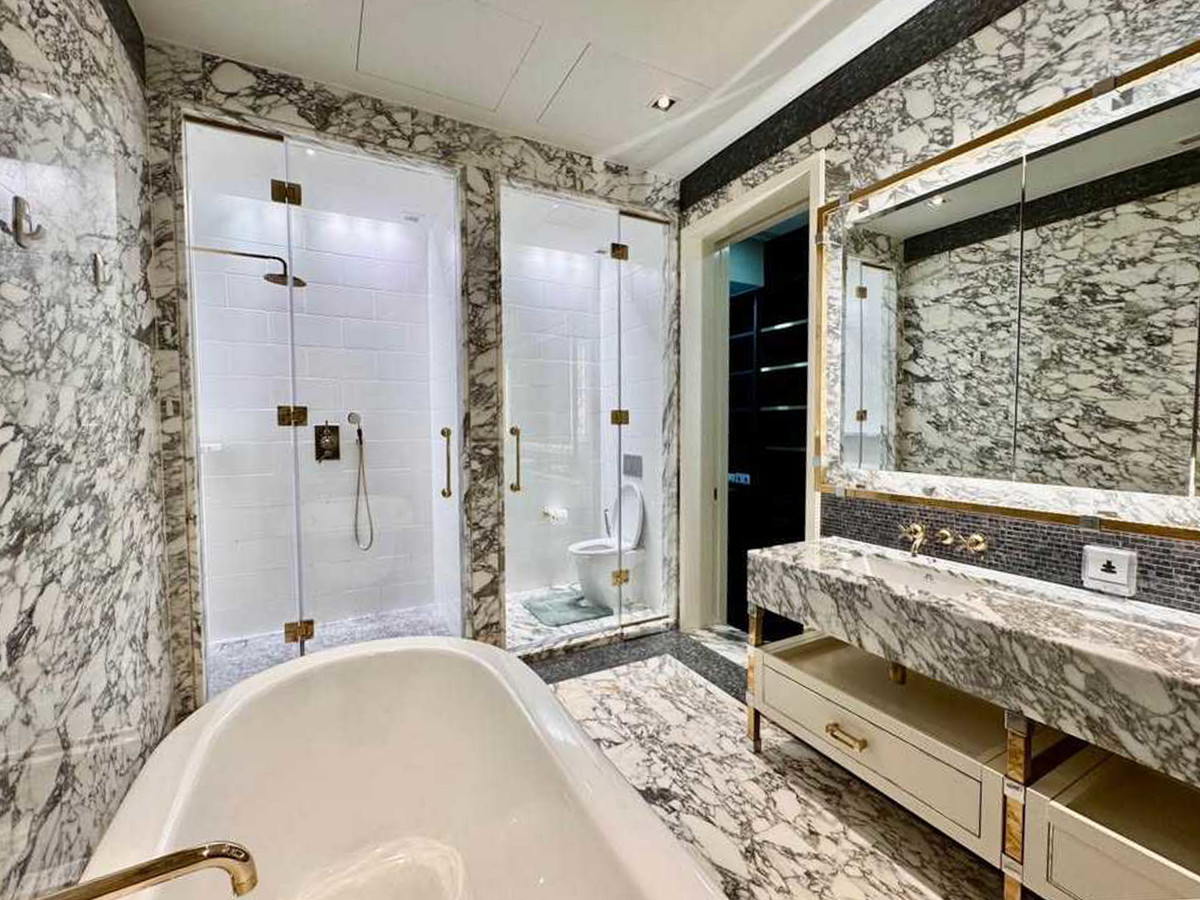 ให้เช่าคอนโดสาทร นราธิวาส : The Ritz-Carlton Residences Bangkok ยูนิตหรู 4 ห้องนอน ชั้นสูง วิวเมืองระดับไอคอน Please call: 062-496-6454