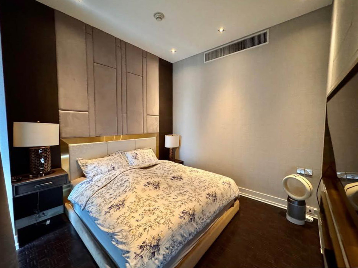 ให้เช่าคอนโดสาทร นราธิวาส : The Ritz-Carlton Residences Bangkok ยูนิตหรู 4 ห้องนอน ชั้นสูง วิวเมืองระดับไอคอน Please call: 062-496-6454