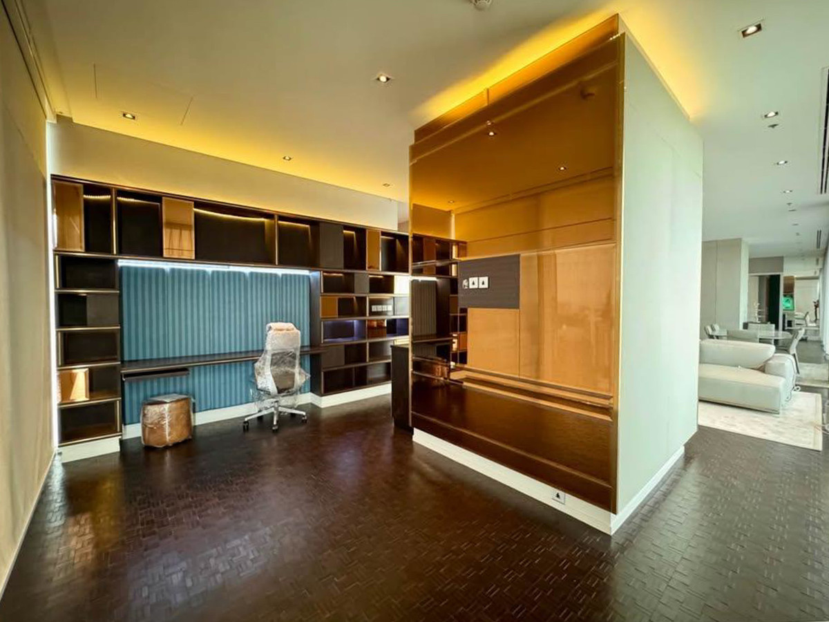 ให้เช่าคอนโดสาทร นราธิวาส : The Ritz-Carlton Residences Bangkok ยูนิตหรู 4 ห้องนอน ชั้นสูง วิวเมืองระดับไอคอน Please call: 062-496-6454