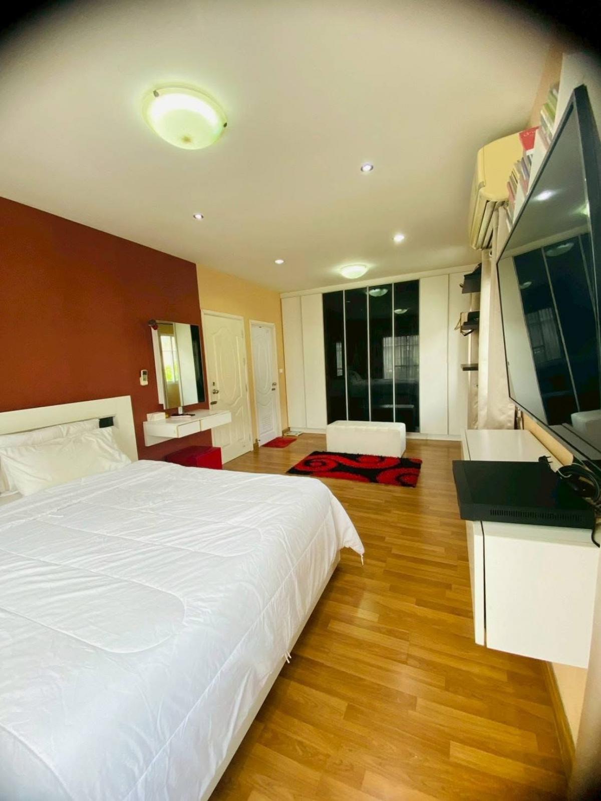 ให้เช่าบ้านนวมินทร์ รามอินทรา : บ้านเดี่ยวให้เช่า 3 นอน 2 น้ำ พร้อมอยู่ ภัสสร 19 วัชรพล-วงแหวน 
ใกล้ทางด่วน แหล่งช้อปปิ้งครบ คุ้มทุกความสะดวก!