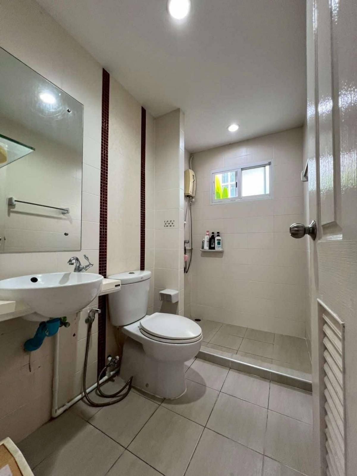 ให้เช่าบ้านนวมินทร์ รามอินทรา : บ้านเดี่ยวให้เช่า 3 นอน 2 น้ำ พร้อมอยู่ ภัสสร 19 วัชรพล-วงแหวน 
ใกล้ทางด่วน แหล่งช้อปปิ้งครบ คุ้มทุกความสะดวก!