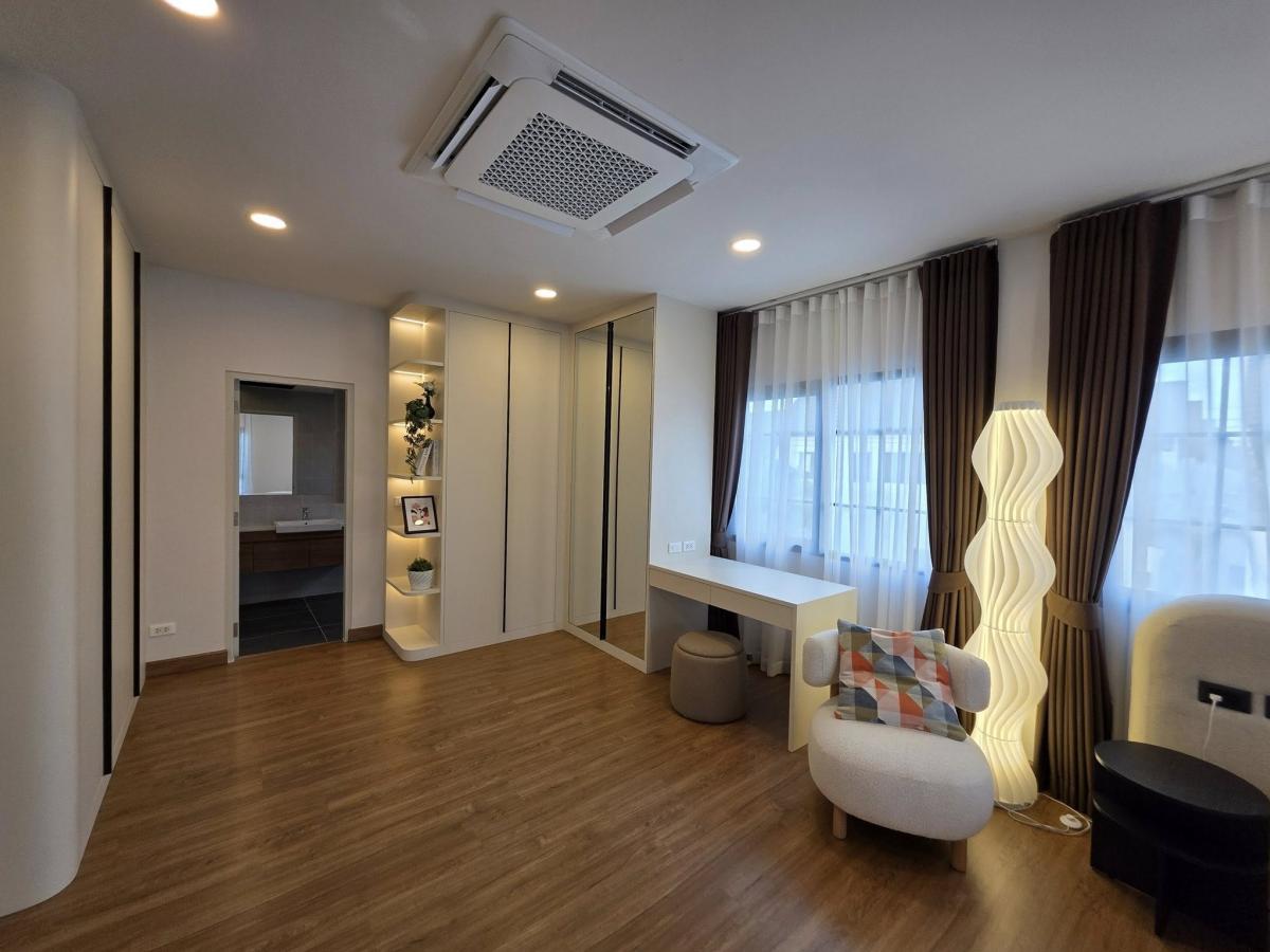 ให้เช่าบ้านบางนา แบริ่ง ลาซาล : 06/02/2026, บ้านหรูCentro Bangna 2 5 ห้องนอน พร้อมแม่บ้านและสวนส่วนตัว เช่า 160,000/เดือน ใกล้ Mega Bangna เดินทางสะดวก ลงตัวทุกความต้องการ