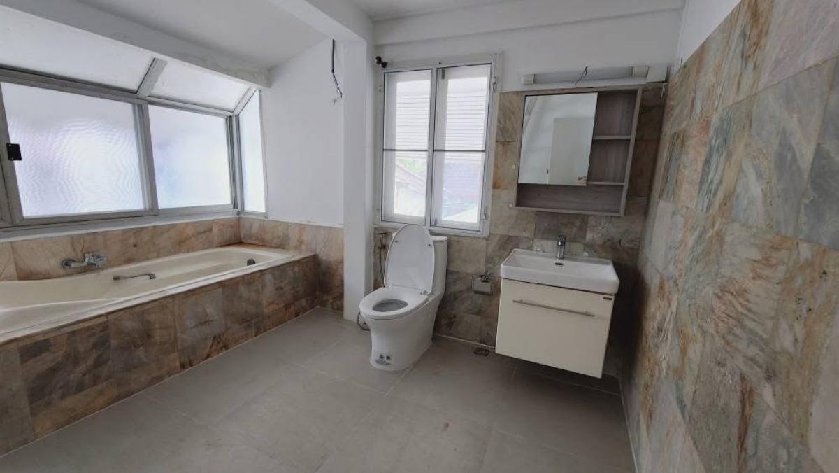 ให้เช่าบ้านนวมินทร์ รามอินทรา : 12/02/2026, บ้านนวมินทร์ 4 ห้องนอน ติดถนนใหญ่พร้อมเข้าอยู่ เช่าถูก 37,000 บาท พร้อมแอร์และที่จอดรถเพียบ!