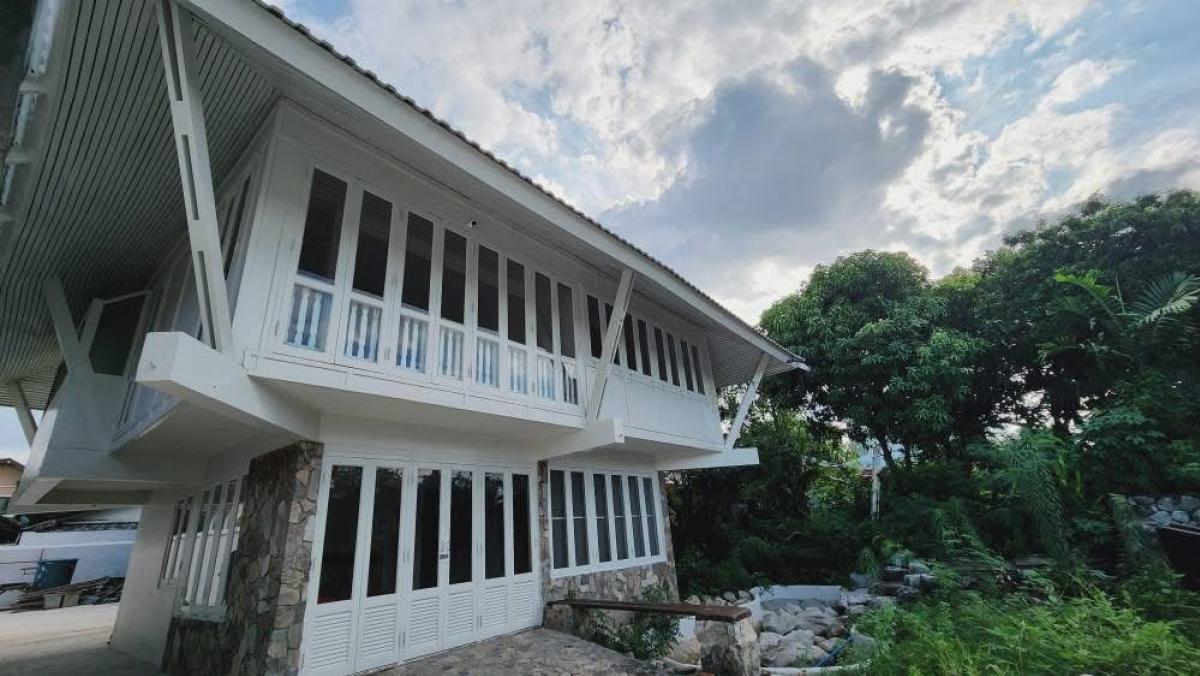 ให้เช่าบ้านนวมินทร์ รามอินทรา : 12/02/2026, บ้านนวมินทร์ 4 ห้องนอน ติดถนนใหญ่พร้อมเข้าอยู่ เช่าถูก 37,000 บาท พร้อมแอร์และที่จอดรถเพียบ!