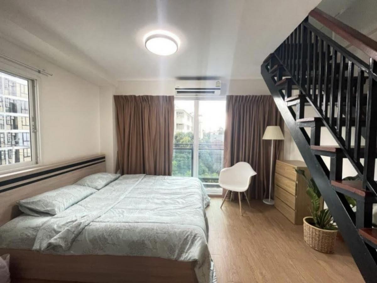 ให้เช่าทาวน์โฮมรัชดา ห้วยขวาง : 12/02/2026, เช่าทาวน์โฮม 3 ชั้น ใจกลางรัชดา ใกล้ MRT เพียง 5 นาที 4 ห้องนอน พร้อมดาดฟ้าส่วนตัว อยู่ได้ทันทีเฟอร์ครบครัน