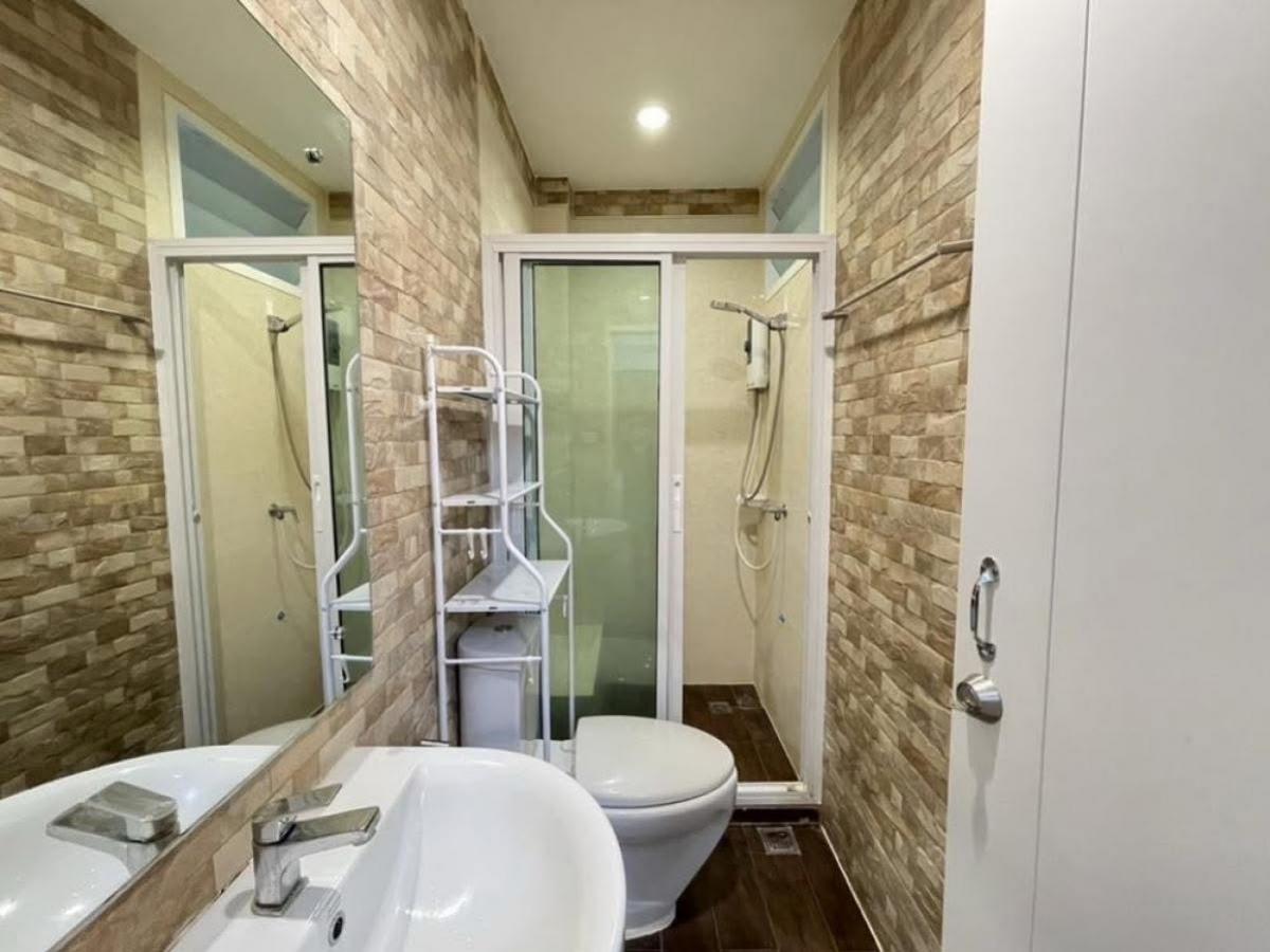 ให้เช่าทาวน์โฮมรัชดา ห้วยขวาง : 12/02/2026, เช่าทาวน์โฮม 3 ชั้น ใจกลางรัชดา ใกล้ MRT เพียง 5 นาที 4 ห้องนอน พร้อมดาดฟ้าส่วนตัว อยู่ได้ทันทีเฟอร์ครบครัน