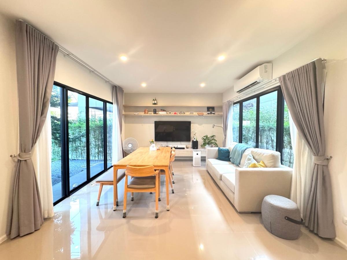For SaleHouseNawamin, Ramindra : Luxury 4 bedroom detached house, Noble Gable Watcharapol, in the heart of Watcharapol. Rent 60,000 baht/month or sell for 11 million, fully furnished, near BTS and expressway!