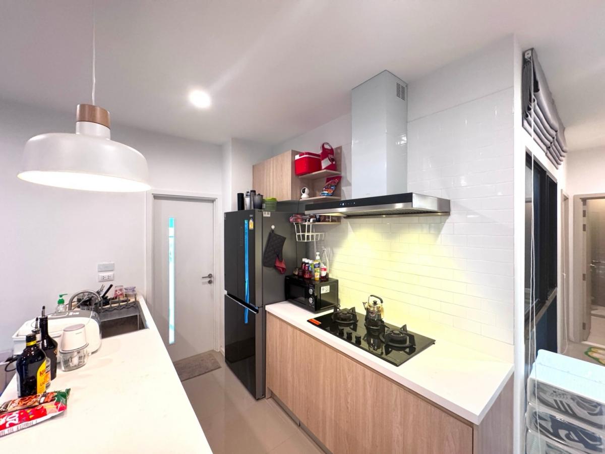 For SaleHouseNawamin, Ramindra : Luxury 4 bedroom detached house, Noble Gable Watcharapol, in the heart of Watcharapol. Rent 60,000 baht/month or sell for 11 million, fully furnished, near BTS and expressway!