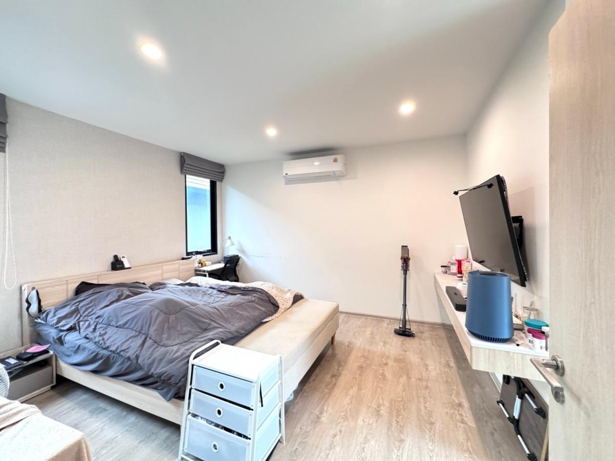 For SaleHouseNawamin, Ramindra : Luxury 4 bedroom detached house, Noble Gable Watcharapol, in the heart of Watcharapol. Rent 60,000 baht/month or sell for 11 million, fully furnished, near BTS and expressway!