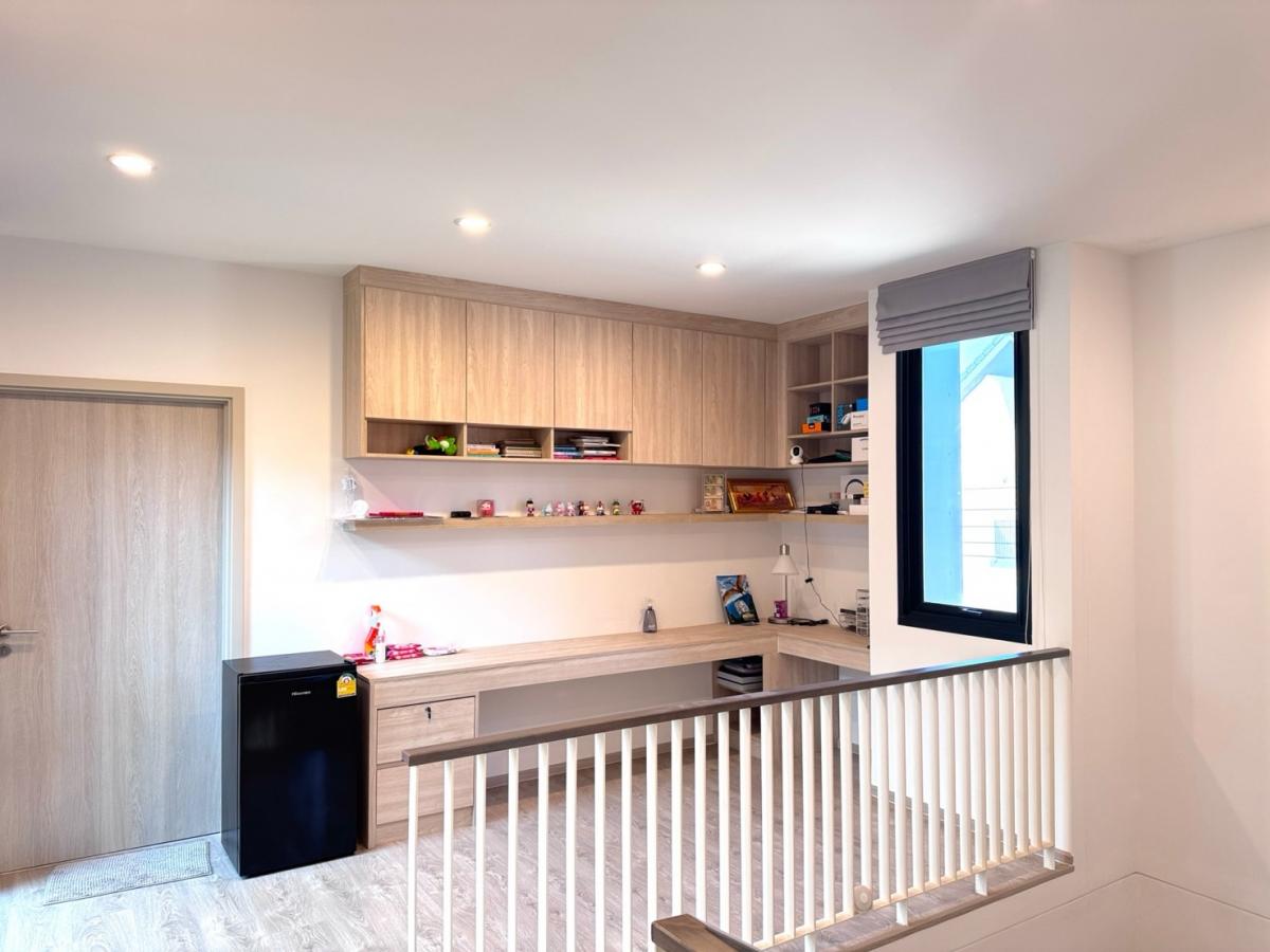 For SaleHouseNawamin, Ramindra : Luxury 4 bedroom detached house, Noble Gable Watcharapol, in the heart of Watcharapol. Rent 60,000 baht/month or sell for 11 million, fully furnished, near BTS and expressway!