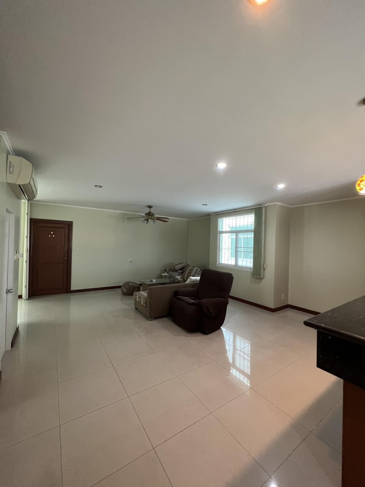 For SaleHome OfficeMin Buri, Romklao : Home office, 3.5 floors, in front of Preecha University, next to Romklao Road. Is it worth investing or living in? Wide space, 4 bedrooms, convenient parking, near MRT and Airport Link.