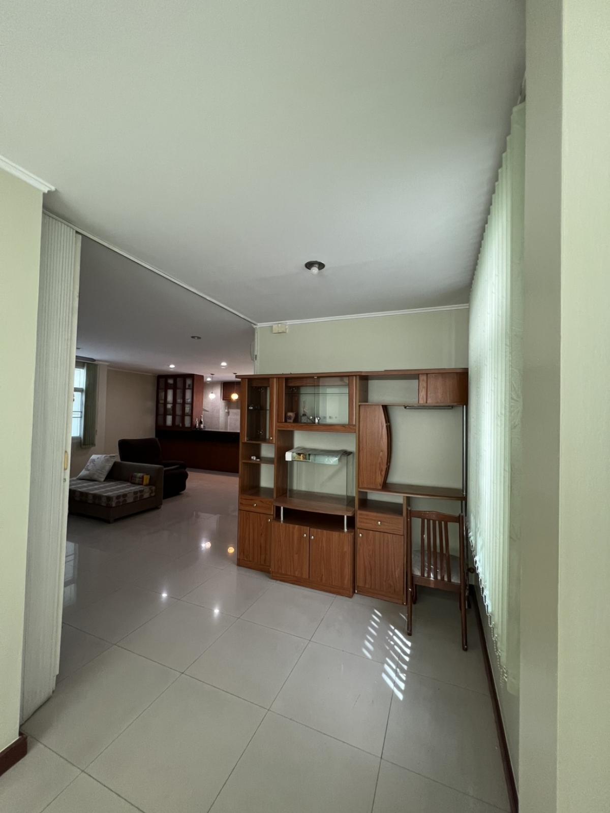 For SaleHome OfficeMin Buri, Romklao : Home office, 3.5 floors, in front of Preecha University, next to Romklao Road. Is it worth investing or living in? Wide space, 4 bedrooms, convenient parking, near MRT and Airport Link.