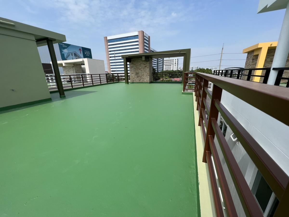 For SaleHome OfficeMin Buri, Romklao : Home office, 3.5 floors, in front of Preecha University, next to Romklao Road. Is it worth investing or living in? Wide space, 4 bedrooms, convenient parking, near MRT and Airport Link.