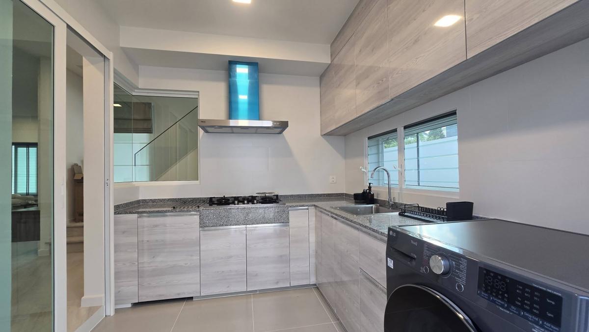 ให้เช่าบ้านบางนา แบริ่ง ลาซาล : 19/02/2026, เช่า Villaggio 3 Srinakarin-Bangna บ้านเดี่ยวสไตล์โมเดิร์น 3 ห้องนอน พร้อมสวนส่วนตัว ใกล้ BTS ศรีอุดม ฟรีบริการครบ จ่ายเพียง 65,000 บาท/เดือน!