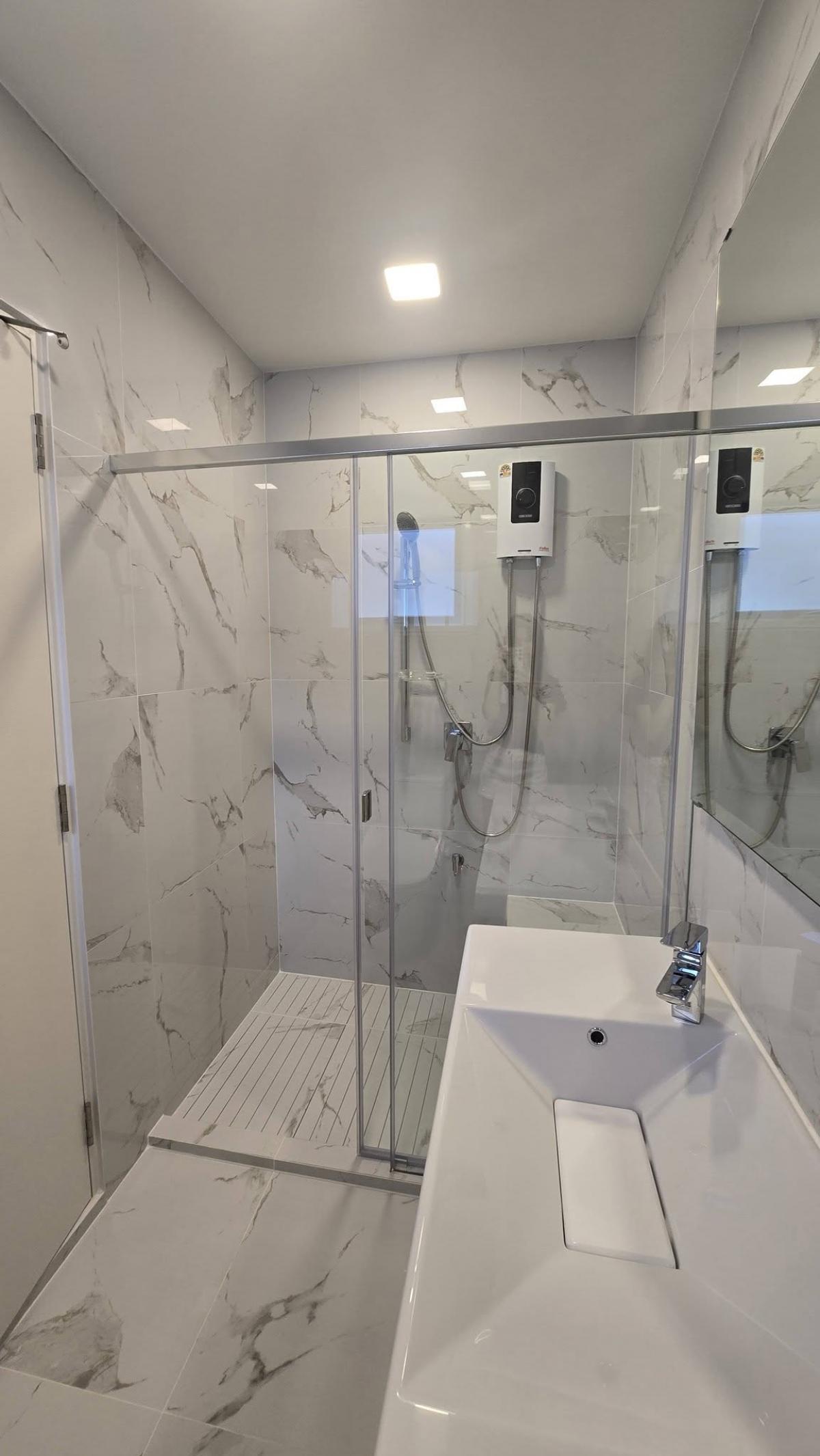 ให้เช่าบ้านบางนา แบริ่ง ลาซาล : 19/02/2026, เช่า Villaggio 3 Srinakarin-Bangna บ้านเดี่ยวสไตล์โมเดิร์น 3 ห้องนอน พร้อมสวนส่วนตัว ใกล้ BTS ศรีอุดม ฟรีบริการครบ จ่ายเพียง 65,000 บาท/เดือน!