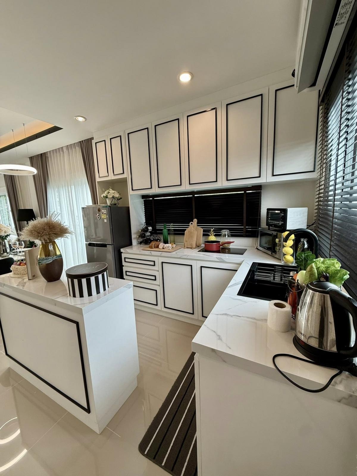 ให้เช่าทาวน์โฮมบางนา แบริ่ง ลาซาล : 19/02/2026, เช่าบ้านสวย 3 ห้องนอน เฟอร์ครบ ใกล้สนามบินสุวรรณภูมิ อยู่ฟรี 1 เดือน ด่วน! ที่ Sivarom Nature Plus 2 บางปู