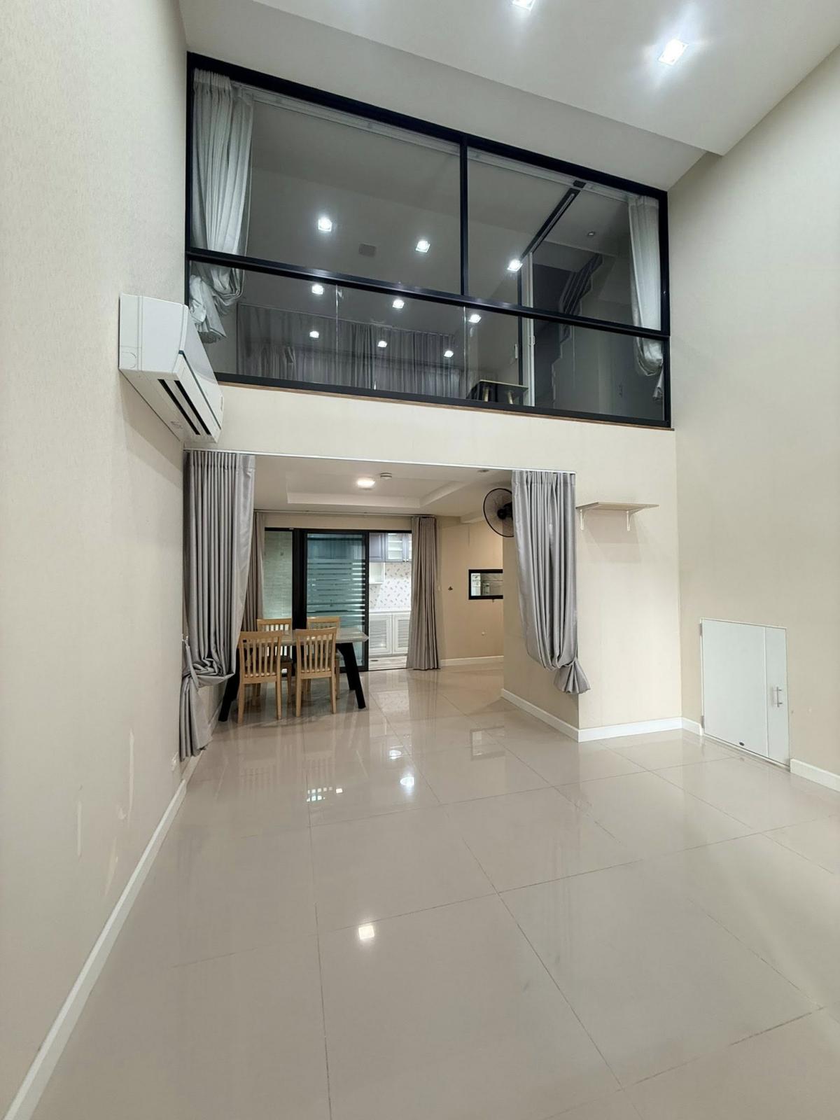 For SaleTownhomePattanakan, Srinakarin : Luxury Corner Townhouse 3 Bed 3 Bath @ PATIO Pattanakarn 32 Rent 40,000 baht | Sell 8.3 million baht. Prime location in the heart of Ekamai-Thonglor.