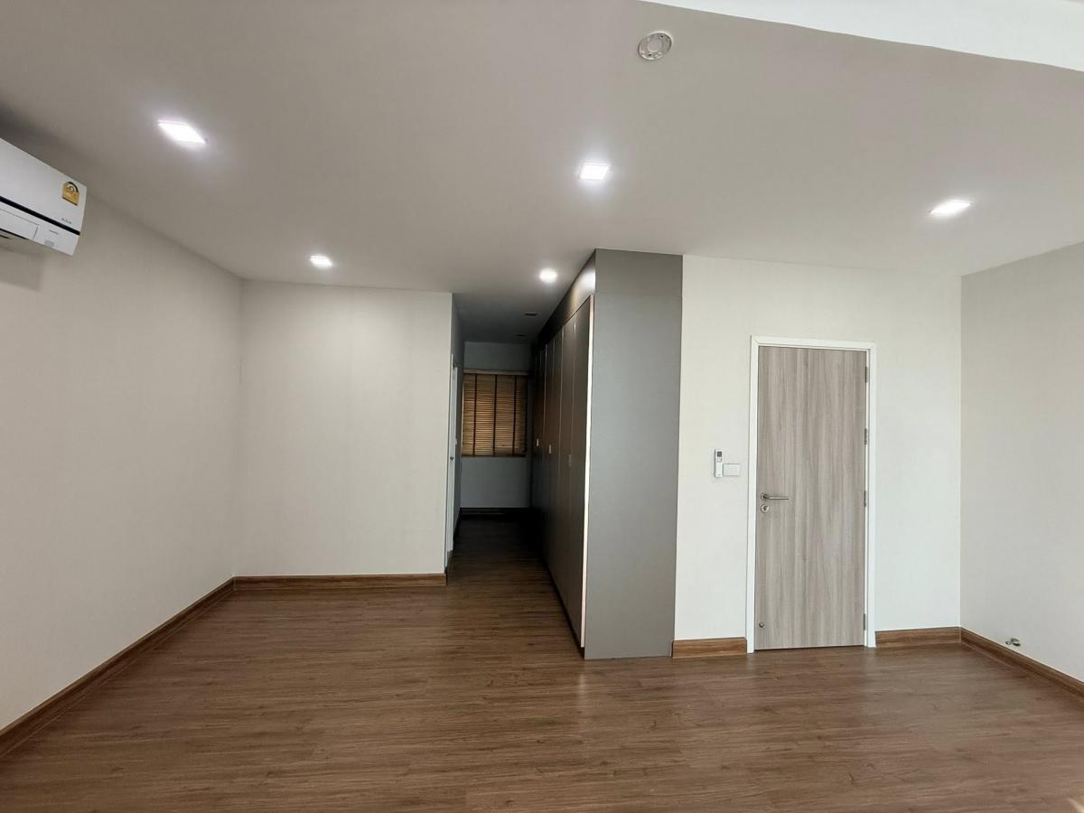 For SaleTownhomePattanakan, Srinakarin : Luxury Corner Townhouse 3 Bed 3 Bath @ PATIO Pattanakarn 32 Rent 40,000 baht | Sell 8.3 million baht. Prime location in the heart of Ekamai-Thonglor.