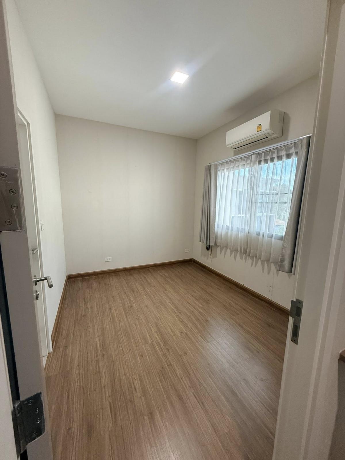 For SaleTownhomePattanakan, Srinakarin : Luxury Corner Townhouse 3 Bed 3 Bath @ PATIO Pattanakarn 32 Rent 40,000 baht | Sell 8.3 million baht. Prime location in the heart of Ekamai-Thonglor.