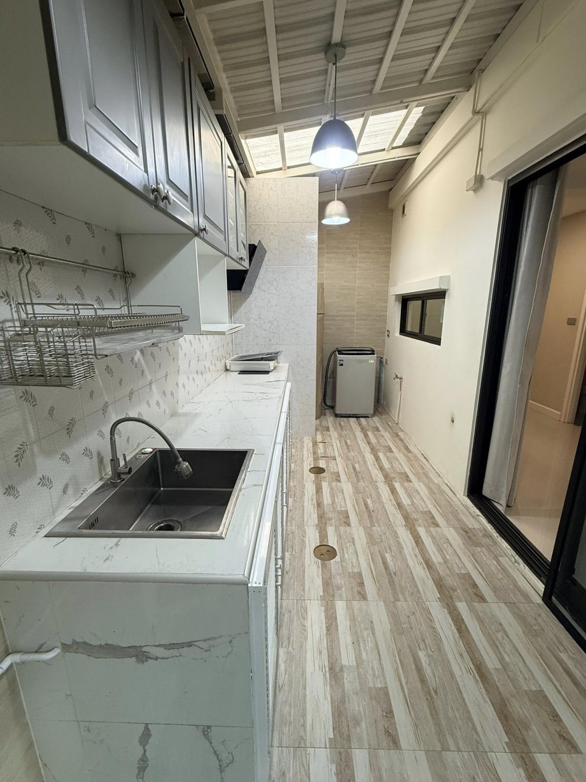 For SaleTownhomePattanakan, Srinakarin : Luxury Corner Townhouse 3 Bed 3 Bath @ PATIO Pattanakarn 32 Rent 40,000 baht | Sell 8.3 million baht. Prime location in the heart of Ekamai-Thonglor.