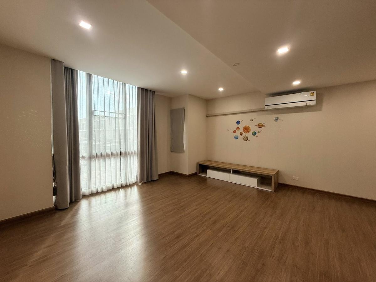 For SaleTownhomePattanakan, Srinakarin : Luxury Corner Townhouse 3 Bed 3 Bath @ PATIO Pattanakarn 32 Rent 40,000 baht | Sell 8.3 million baht. Prime location in the heart of Ekamai-Thonglor.