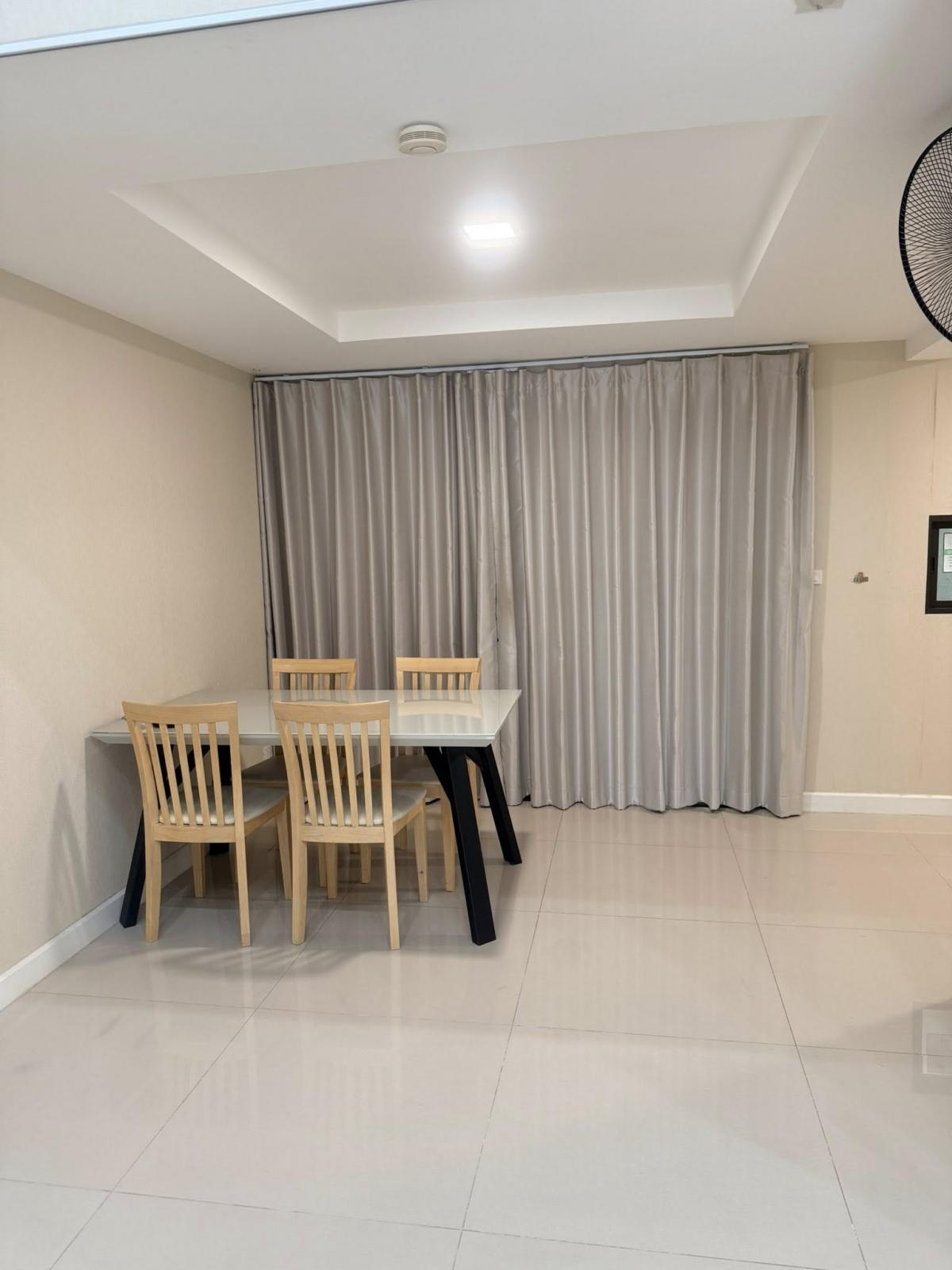 For SaleTownhomePattanakan, Srinakarin : Luxury Corner Townhouse 3 Bed 3 Bath @ PATIO Pattanakarn 32 Rent 40,000 baht | Sell 8.3 million baht. Prime location in the heart of Ekamai-Thonglor.