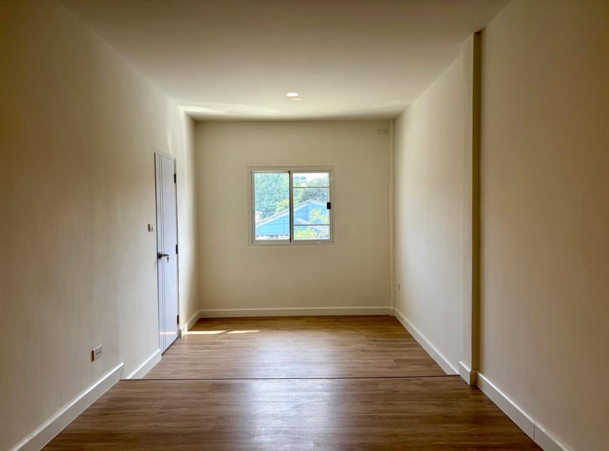 ขายทาวน์โฮมลาดพร้าว เซ็นทรัลลาดพร้าว : 19/02/2026, บ้านใหม่ลาดพร้าว 3 นอน 3 น้ำ พร้อมเฟอร์ครบ หัวใจกลางเมือง เดินทางสะดวก ใกล้ BTS เริ่ม 4.99 ล้าน