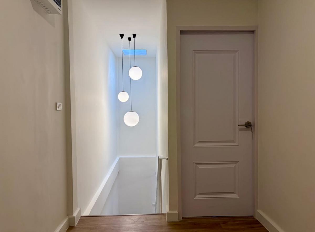 ขายทาวน์โฮมลาดพร้าว เซ็นทรัลลาดพร้าว : 19/02/2026, บ้านใหม่ลาดพร้าว 3 นอน 3 น้ำ พร้อมเฟอร์ครบ หัวใจกลางเมือง เดินทางสะดวก ใกล้ BTS เริ่ม 4.99 ล้าน