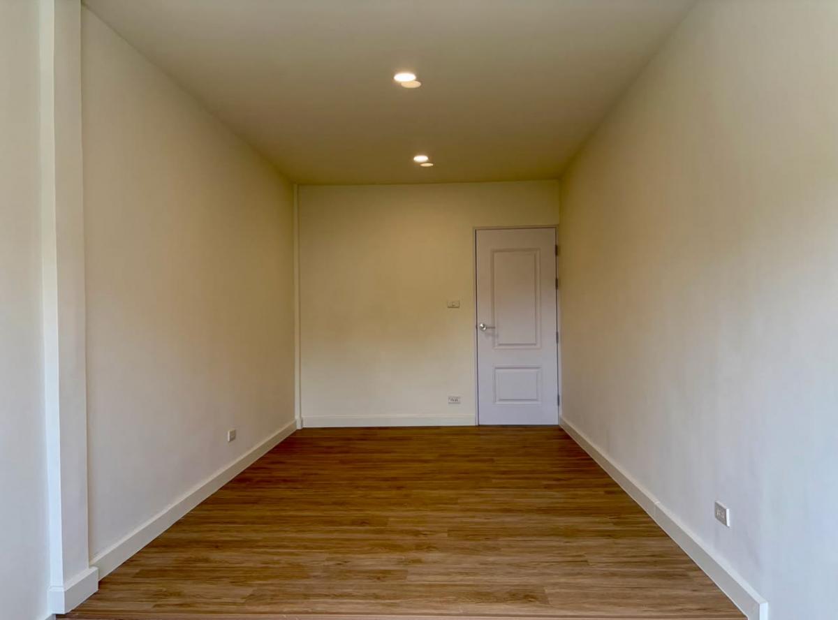 ขายทาวน์โฮมลาดพร้าว เซ็นทรัลลาดพร้าว : 19/02/2026, บ้านใหม่ลาดพร้าว 3 นอน 3 น้ำ พร้อมเฟอร์ครบ หัวใจกลางเมือง เดินทางสะดวก ใกล้ BTS เริ่ม 4.99 ล้าน