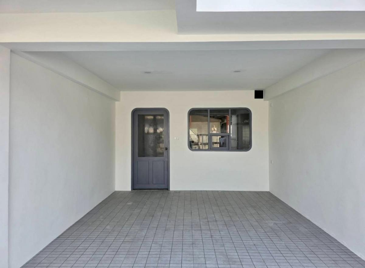 ขายทาวน์โฮมลาดพร้าว เซ็นทรัลลาดพร้าว : 19/02/2026, บ้านใหม่ลาดพร้าว 3 นอน 3 น้ำ พร้อมเฟอร์ครบ หัวใจกลางเมือง เดินทางสะดวก ใกล้ BTS เริ่ม 4.99 ล้าน