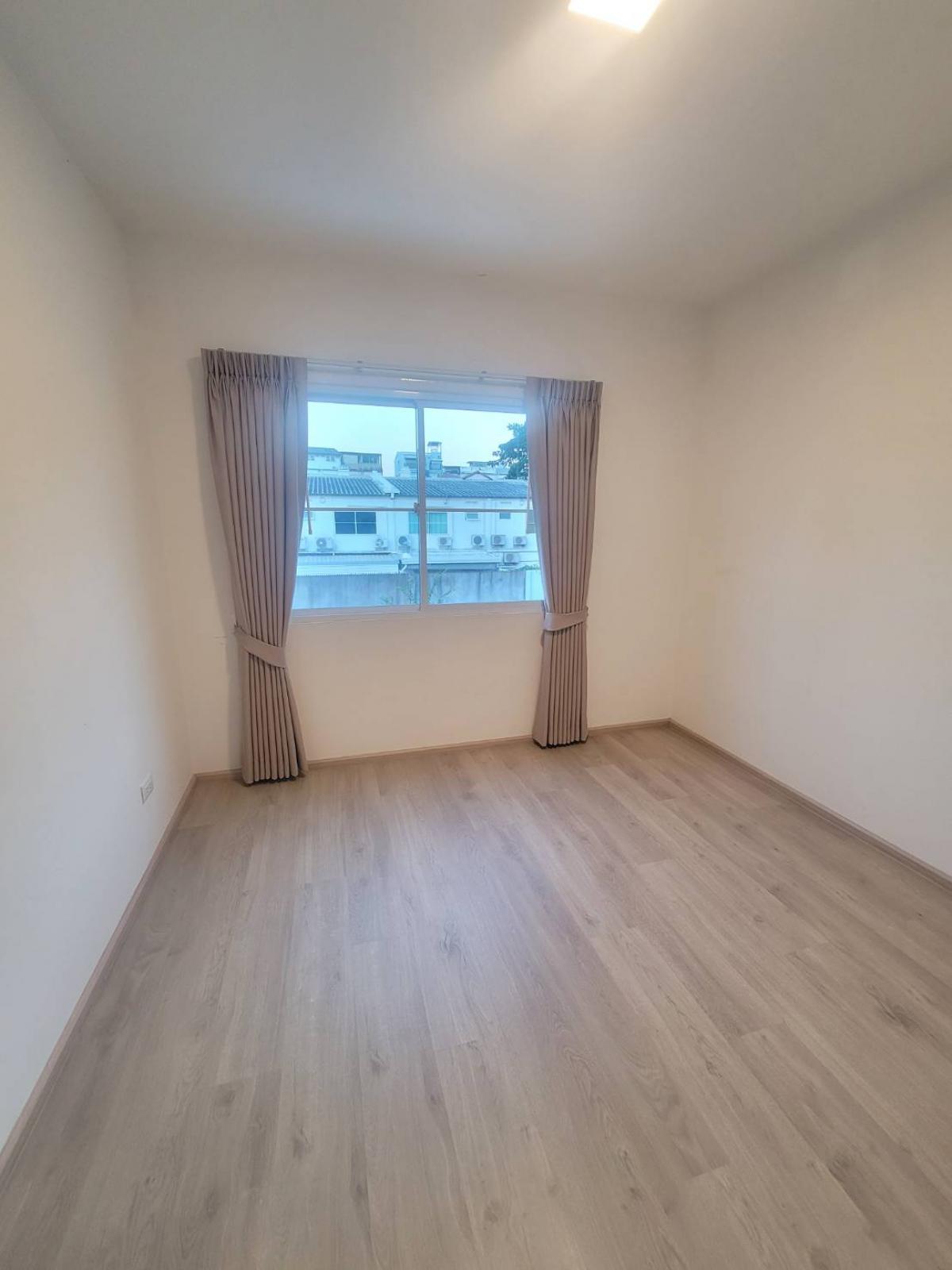 ให้เช่าทาวน์โฮมบางนา แบริ่ง ลาซาล : 19/02/2026, เช่า Indy Bangna–Ramkhamhaeng 2 บ้านทาวน์โฮม 3 นอน ใกล้เมกาบางนา ฟรี WiFi เลี้ยงสัตว์ได้ พร้อมสวนส่วนตัวและสิ่งอำนวยความสะดวกครบ!