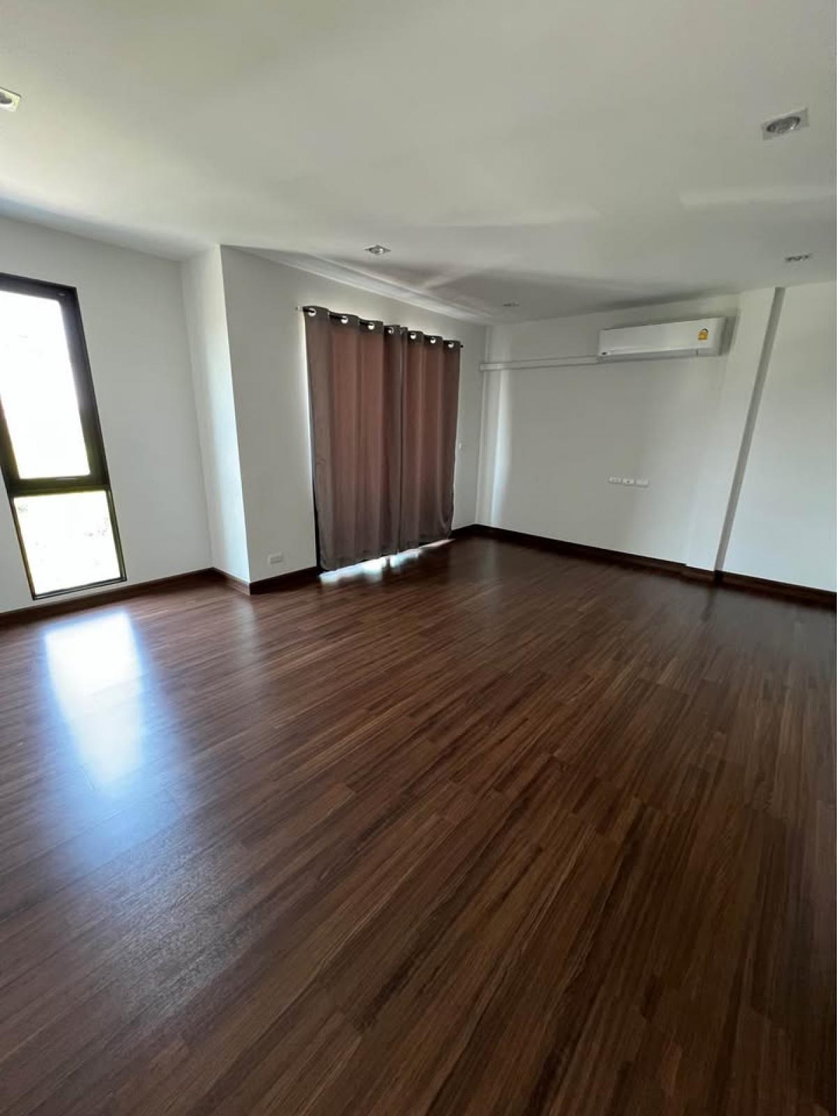 ให้เช่าทาวน์โฮมบางนา แบริ่ง ลาซาล : 19/02/2026, aan Chayada @ Work พื้นที่กว้าง 214 ตรม. เช่า 25,000 บาท พร้อมเข้าอยู่ สวยพร้อมบริการครบ