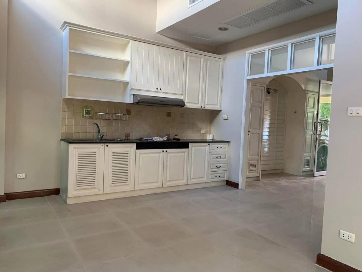 ให้เช่าทาวน์โฮมอ่อนนุช อุดมสุข : 28/02/2026, ให้เช่าทาวน์โฮม 4 ชั้น Baan Ravipa Sukhumvit 103 ใกล้สวนส่วนตัว บ้านมุม พร้อมที่จอดรถ 4 คัน ใกล้ถนนใหญ่และตลาดอุดมสุขวอลค์