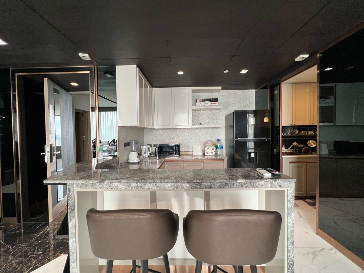 ให้เช่าคอนโดสีลม ศาลาแดง บางรัก : ให้เช่า 3 ห้องนอน 3 น้ำ ขนาด 150ตรม ราคา 120,000 บาท สนใจนัดชม 0808144488