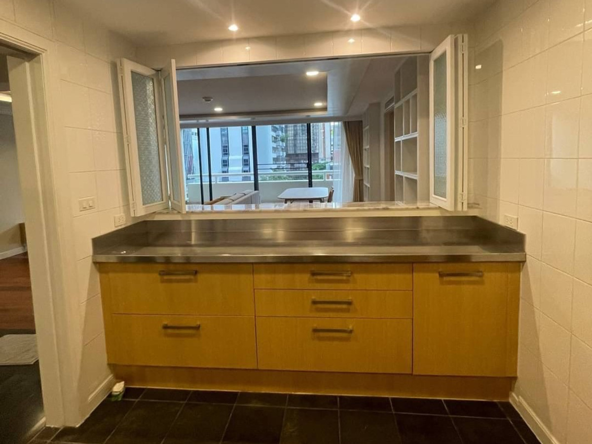 ขายคอนโดวิทยุ ชิดลม หลังสวน : Spacious 3BR for SALE at Somkid Gardens - Prime Chidlom Location