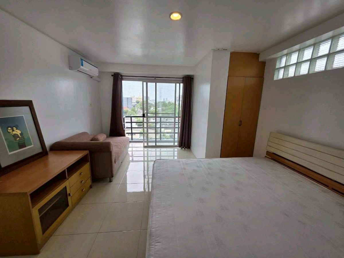 ขายคอนโดคลองเตย กล้วยน้ำไท : ⛳️ขายถูก พร้อมผู้เช่ารับรายได้ต่อเนื่องทันที 🚅 ใกล้ BTS พระโขนง 2 ห้องนอน 58.36 ตร.ม. Low-Rise 
📞0994152664 | 0803696366