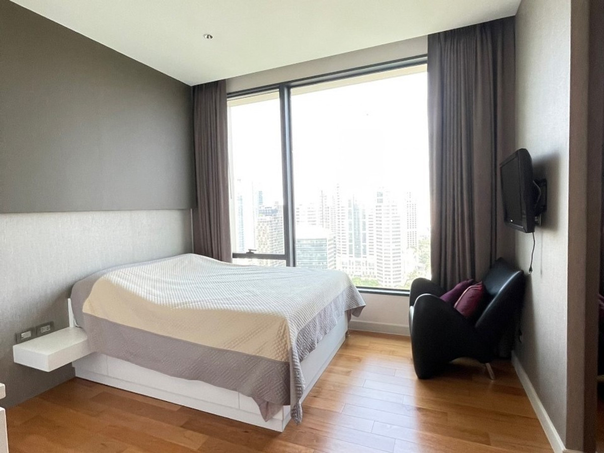 ขายคอนโดวิทยุ ชิดลม หลังสวน : Avail NOW Elegant 2 Bed Residence at Sindhorn Residence l Embassy View