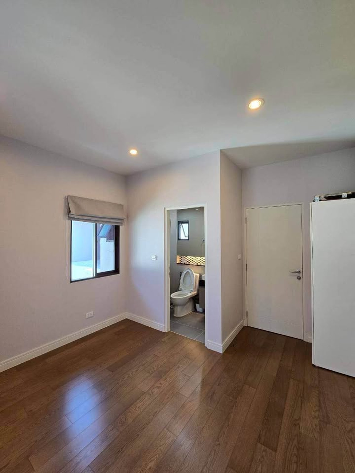 For RentHousePattanakan, Srinakarin : P-2924 ให้เช่า ! Single house in prime location Near Burasiri Pattanakarn International School, ready to move in.