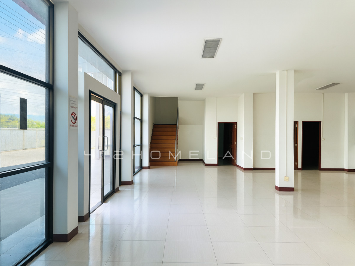 For RentWarehouseAyutthaya : Warehouse for rent, size 1,240 sq m., 2-story office, along Phahon Yothin Road, convenient travel, large vehicles easy in and out.