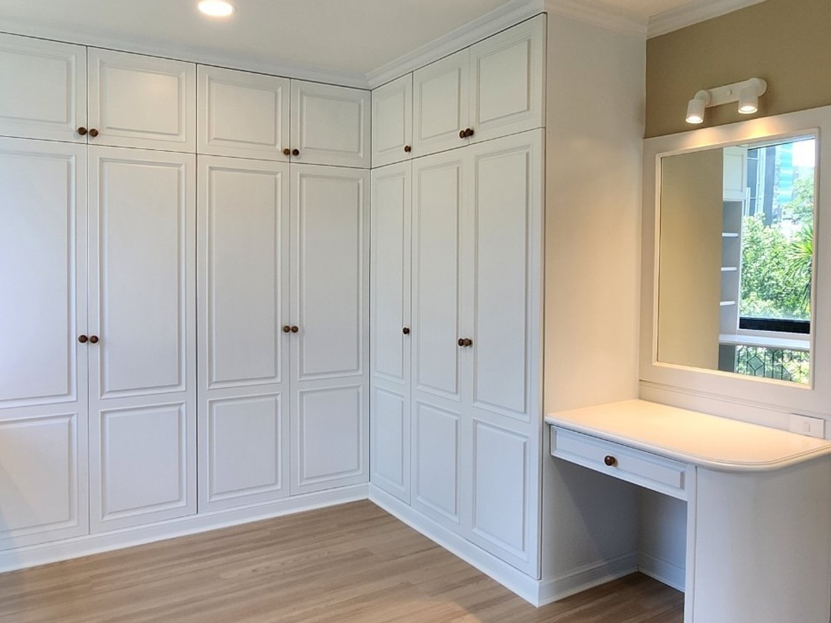 ขายคอนโดวิทยุ ชิดลม หลังสวน : Spacious 3BR for SALE at Somkid Gardens - Prime Chidlom Location