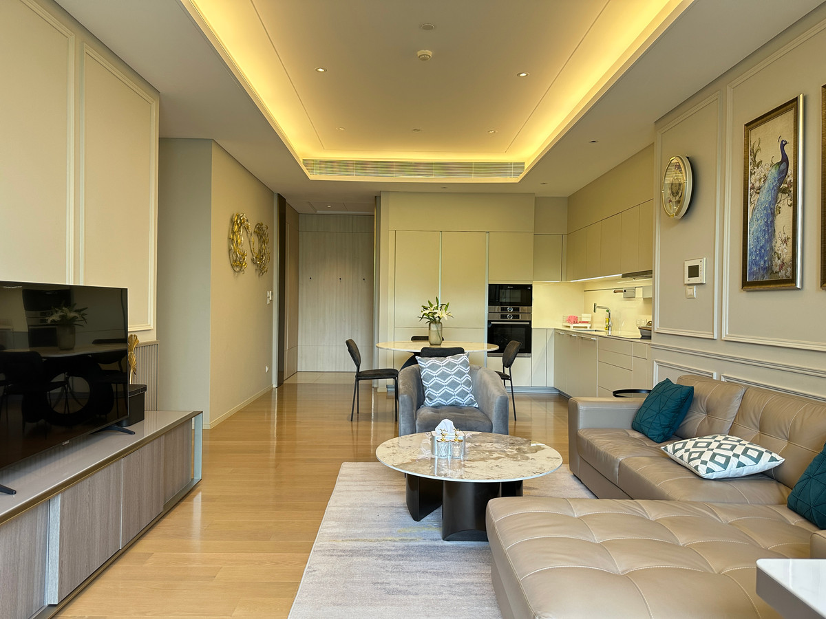 ขายคอนโดวิทยุ ชิดลม หลังสวน : Private Luxury Condo with Spacious 2 bedroom unit at Baan Sindhorn