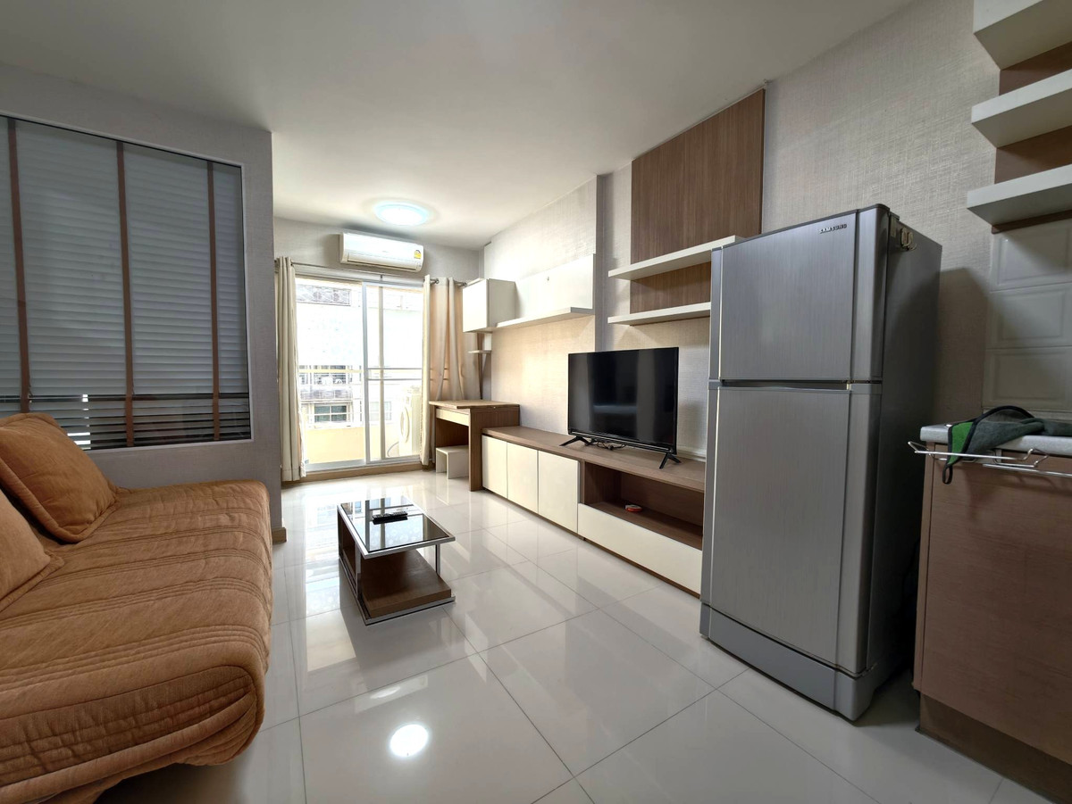 For RentCondoRatchadapisek, Huaikwang, Suttisan : Condo for rent, Ivy Ratchada, near MRT Sutthisan.