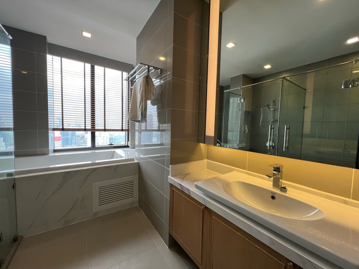 ให้เช่าคอนโดสีลม ศาลาแดง บางรัก : ให้เช่า 3 ห้องนอน 3 น้ำ ขนาด 150ตรม ราคา 120,000 บาท สนใจนัดชม 0808144488