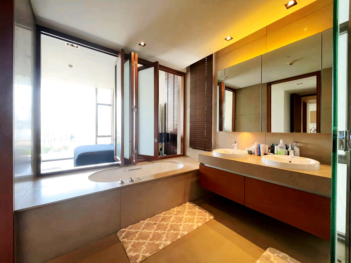 CondoSathorn, Narathiwat : 📍The Sukhothai Residences | 2BR 125 sq m. Best price per square meter in the project! Only 247,xxx baht/sq m.🔥