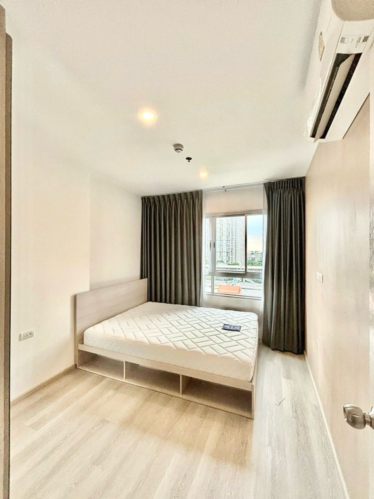 ให้เช่าคอนโดท่าพระ ตลาดพลู วุฒากาศ : ให้เช่าคอนโดเอลลิโอ สาธร-วุฒากาศ ใกล้รถไฟฟ้ามาก ราคาต่ำกว่าตลาด ว่าง 1 มกรา