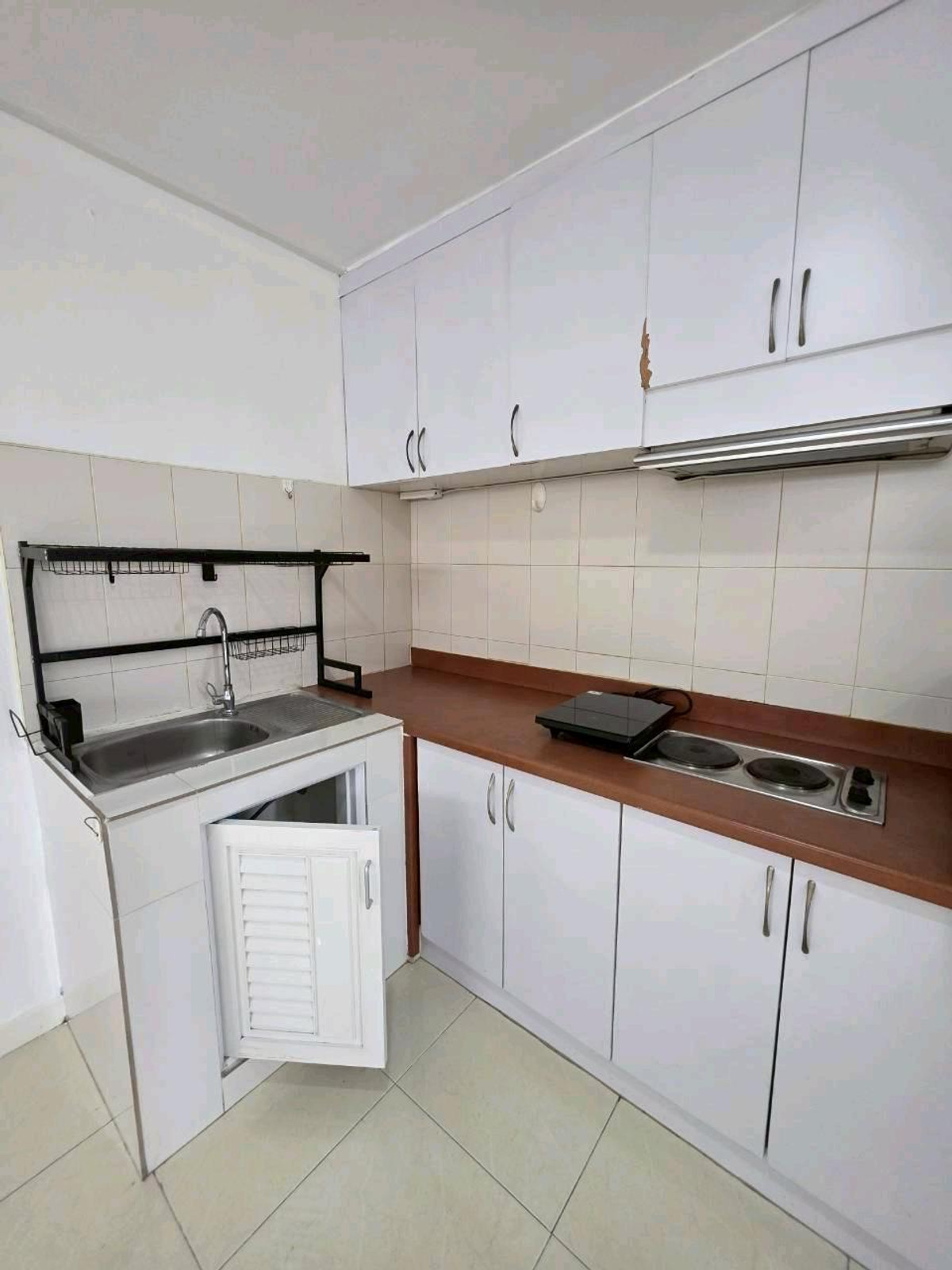 ขายคอนโดคลองเตย กล้วยน้ำไท : ⛳️ขายถูก พร้อมผู้เช่ารับรายได้ต่อเนื่องทันที 🚅 ใกล้ BTS พระโขนง 2 ห้องนอน 58.36 ตร.ม. Low-Rise 
📞0994152664 | 0803696366