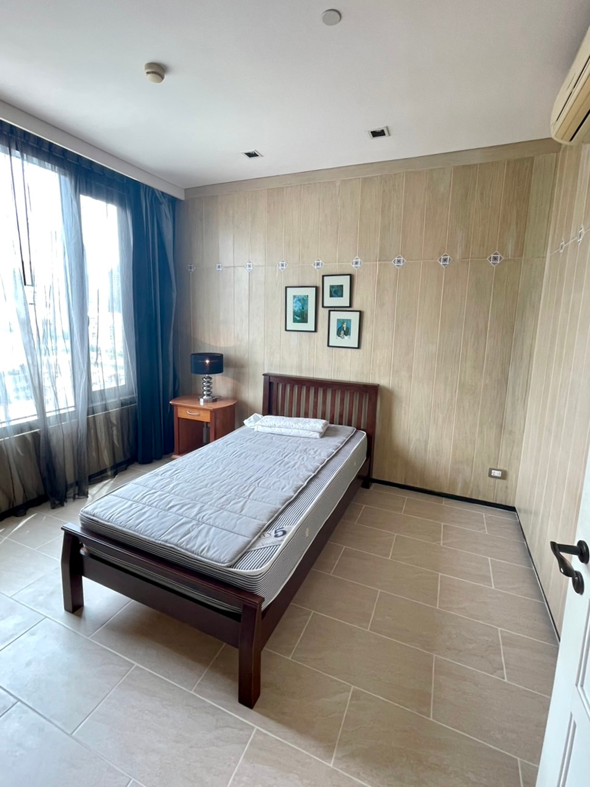 For RentCondoSukhumvit, Asoke, Thonglor : 🐱Pet-friendly📍AGUSTON Sukhumvit 22, 3 BR, 4 BA with a bathtub, separate Thai kitchen