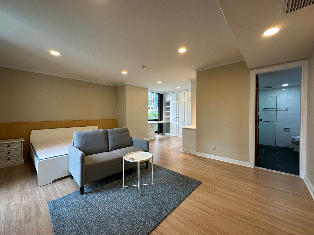 ขายคอนโดวิทยุ ชิดลม หลังสวน : Spacious 3BR for SALE at Somkid Gardens - Prime Chidlom Location