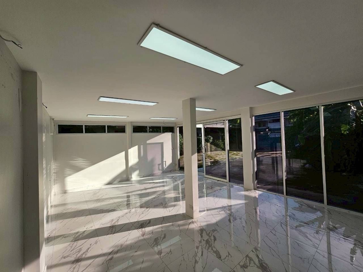 ให้เช่าบ้านลาดพร้าว เซ็นทรัลลาดพร้าว : บ้านสวนให้เช่า ลาดพร้าว เหมาะทำธุรกิจ โฮมออฟฟิศ สตูดิโอ ใกล้ MRT ลาดพร้าว และ BTS แยกลาดพร้าว