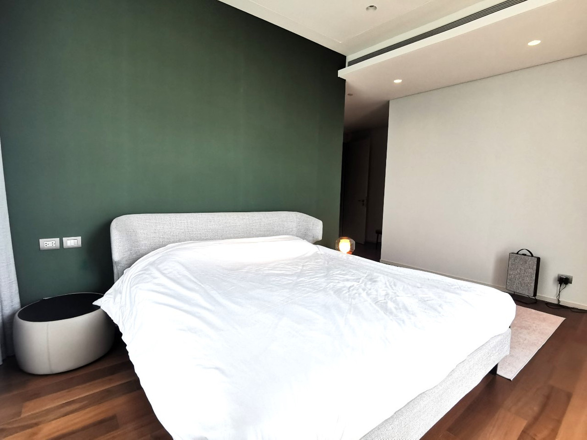 ขายคอนโดวิทยุ ชิดลม หลังสวน : For Sale Largest 2 Bedroom Corner Unit at Sindhorn Kempinski